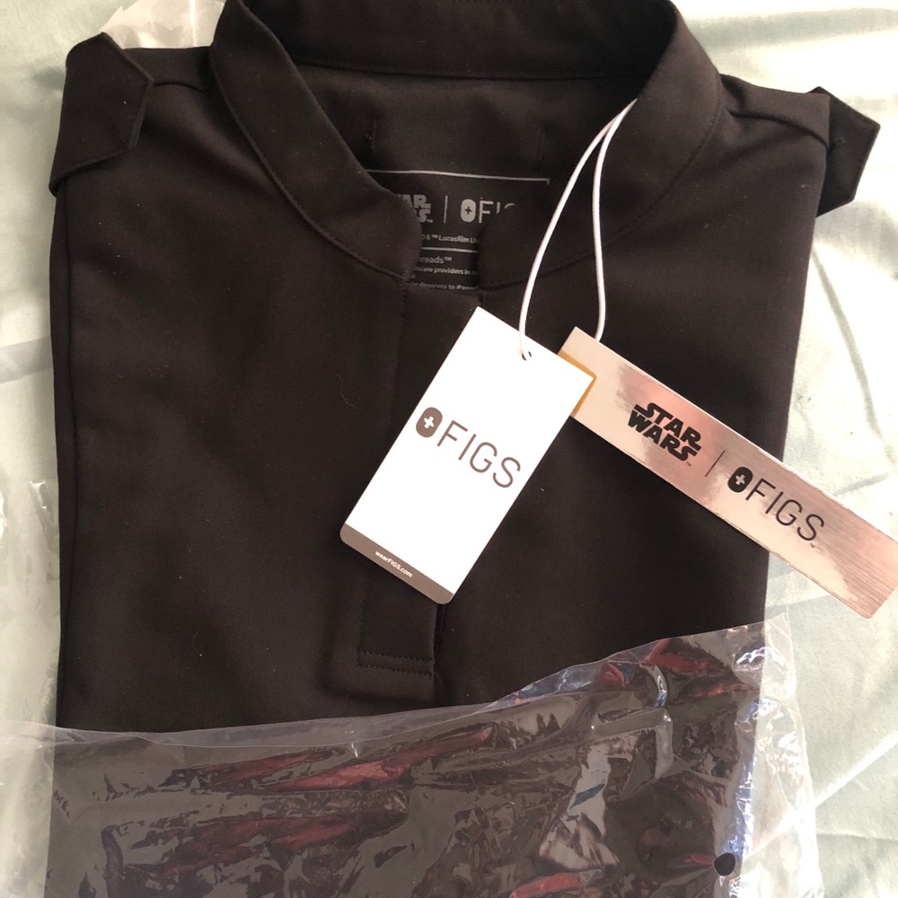 FIGS NWT STAR WARS DARK SIDE TOP XS